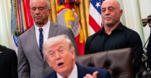 Il nuovo podcast di RFK Jr. svela il ruolo nella Casa Bianca di Trump: influencer, non decisore politico.