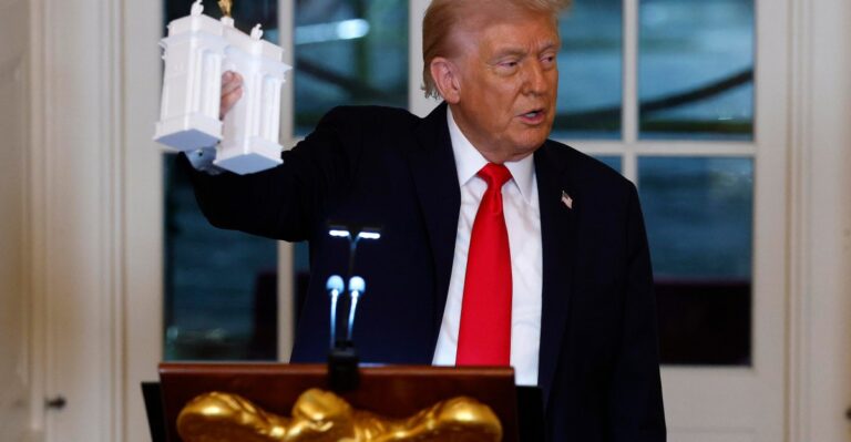 Trump’s 250-foot triumphal arch is approved by key commission