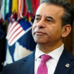 Marty Makary si dimette: come le sigarette elettroniche aromatizzate hanno segnato la fine della leadership della FDA durante l’amministrazione Trump
