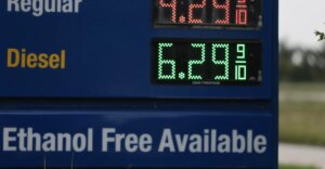 Costi del diesel in forte aumento: spesa media delle famiglie di 350 dollari in più